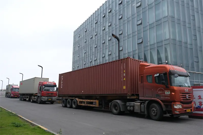 QGM-murstenfremstillingsmaskiner sendt til Mellemøsten, hjælper regionalt byggeri med at tage et nyt spring fremad