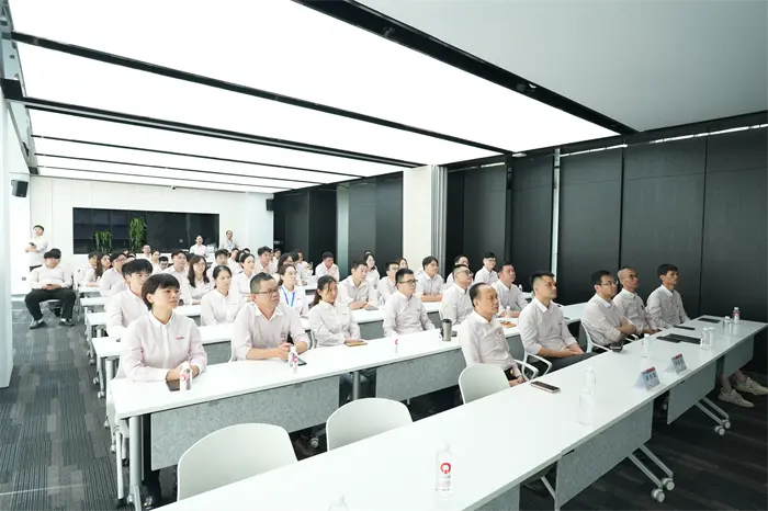 QGM: At se militærparaden sammen og samle kræfter til fremskridt