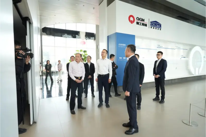 Regeringen og virksomhederne arbejder sammen for at fremme udviklingen; forskning på stedet varmer virksomhedernes hjerter.