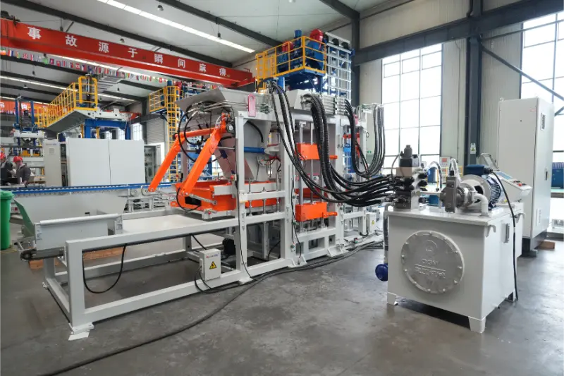 Quangong Machinery Co., Ltd.'s QT6 fuldautomatiske murstensfremstillingsproduktionslinje muliggør yderst rentabel murstensproduktion fra fast affald