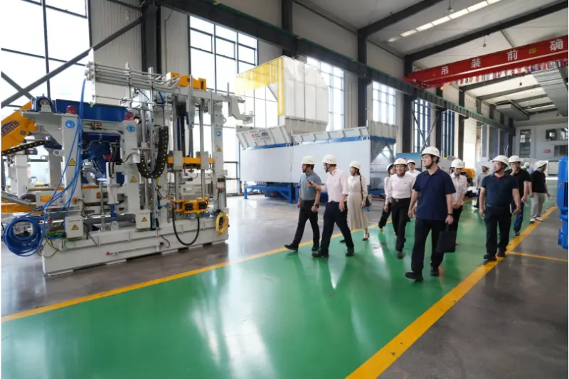 Embedsmænd fra Fujian Provincial Department of Industry and Information Technology besøger Quangong Machinery Co., Ltd. for inspektion og vejledning