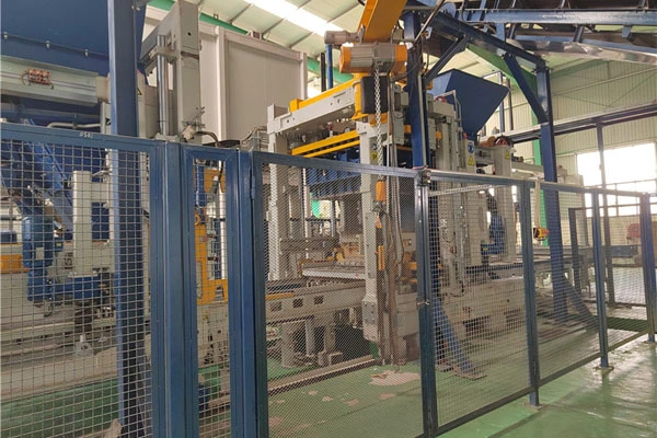 Zenith1500-2 betonblokmaskineprojekt sat i drift, hjælper Mali kommunale byggeri